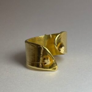 טבעת נזר מתכת פליז עם בליטת יופי בקצה